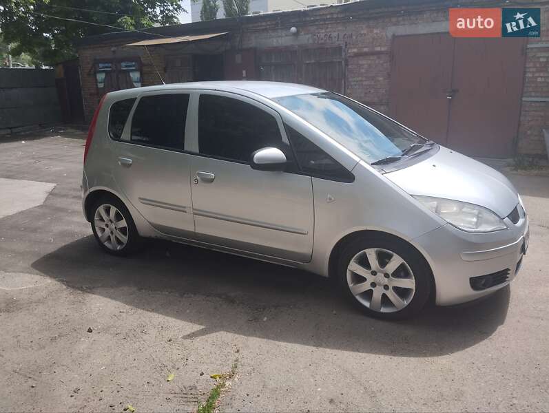 Хэтчбек Mitsubishi Colt 2006 в 