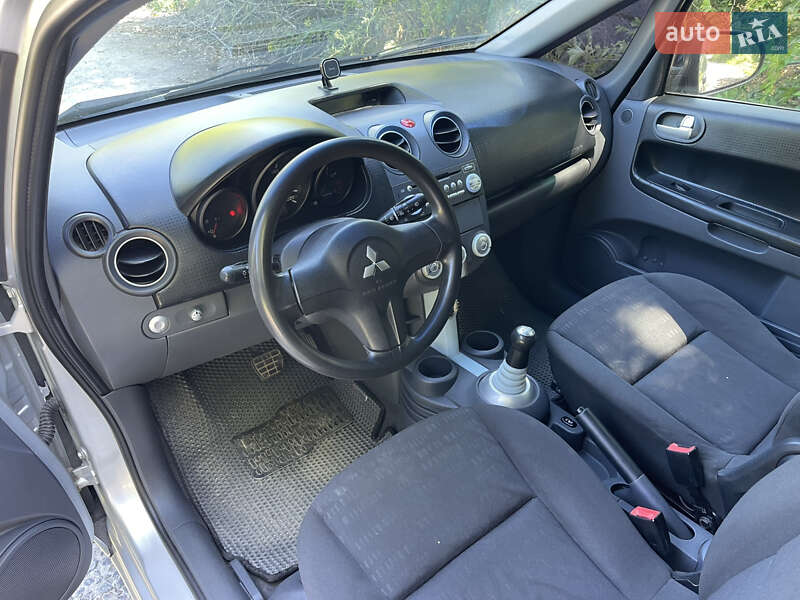 Хетчбек Mitsubishi Colt 2006 в Дніпрі