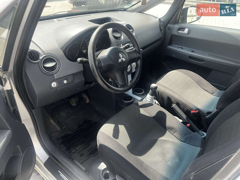 Хэтчбек Mitsubishi Colt 2004 в Львове