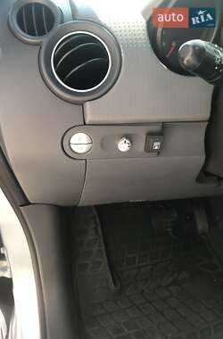 Хэтчбек Mitsubishi Colt 2005 в 