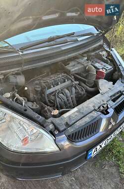 Хэтчбек Mitsubishi Colt 2005 в 