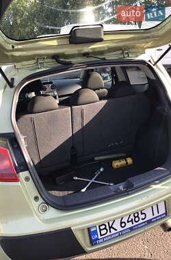 Хэтчбек Mitsubishi Colt 2005 в 