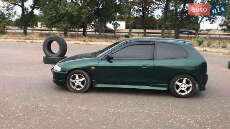 Хэтчбек Mitsubishi Colt 2000 в Одессе