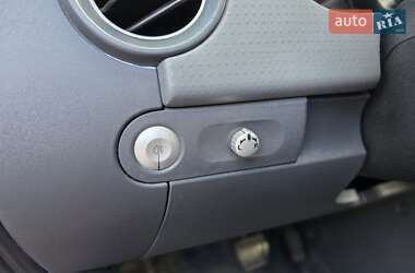 Хэтчбек Mitsubishi Colt 2005 в 