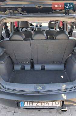 Хэтчбек Mitsubishi Colt 2005 в 