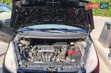 Хэтчбек Mitsubishi Colt 2005 в 
