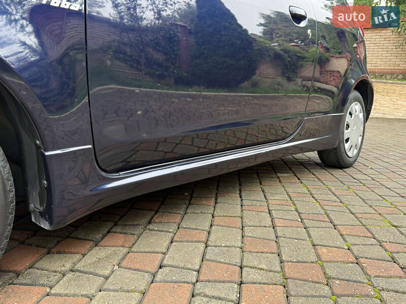 Хэтчбек Mitsubishi Colt 2012 в Черновцах