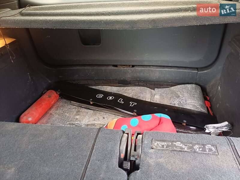 Хэтчбек Mitsubishi Colt 2006 в Валках