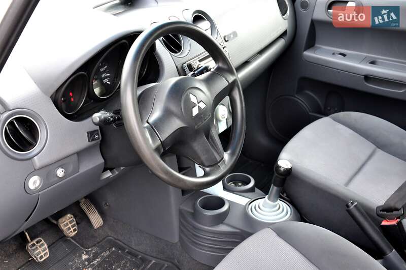 Хэтчбек Mitsubishi Colt 2004 в Львове