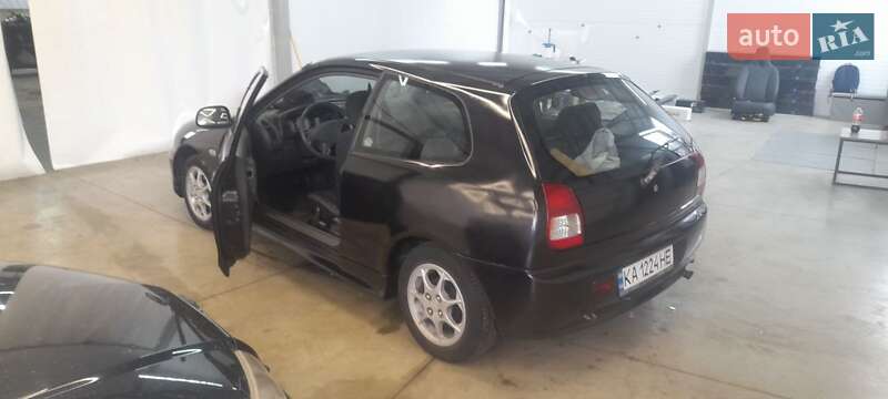 Хетчбек Mitsubishi Colt 2002 в Києві фото 3 Хетчбек Mitsubishi Colt 2002 в Києві