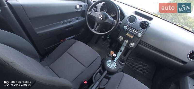 Хетчбек Mitsubishi Colt 2005 в Звягелі