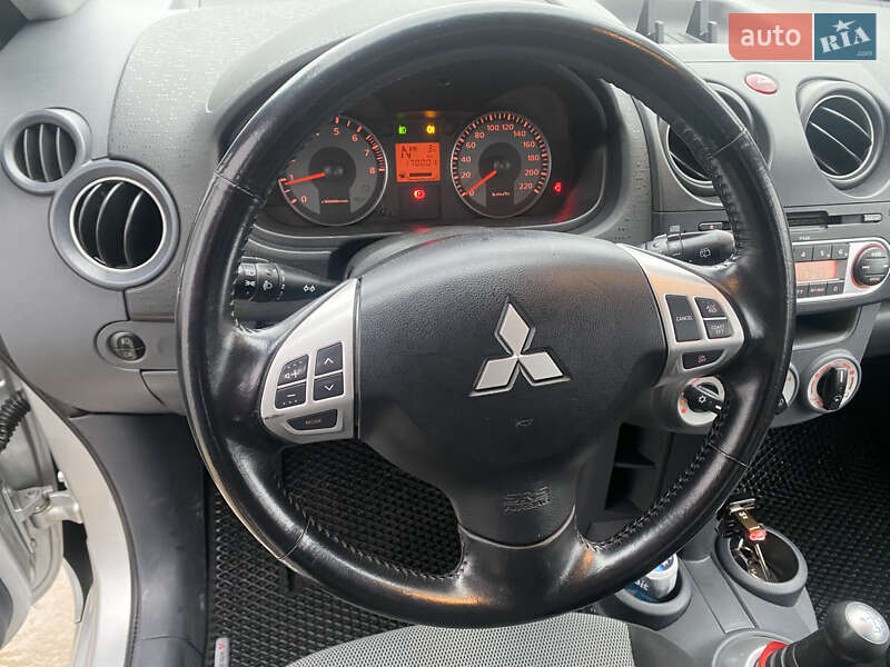 Хетчбек Mitsubishi Colt 2009 в Чернівцях