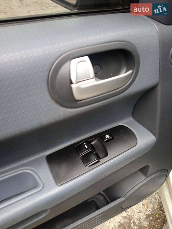 Хэтчбек Mitsubishi Colt 2008 в Луцке фото 2 Хэтчбек Mitsubishi Colt 2008 в Луцке