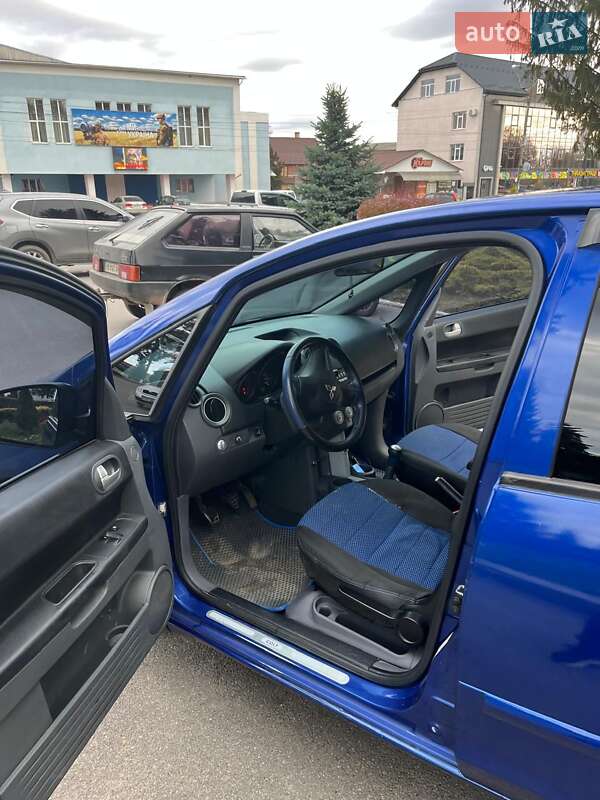 Хэтчбек Mitsubishi Colt 2006 в Калиновке