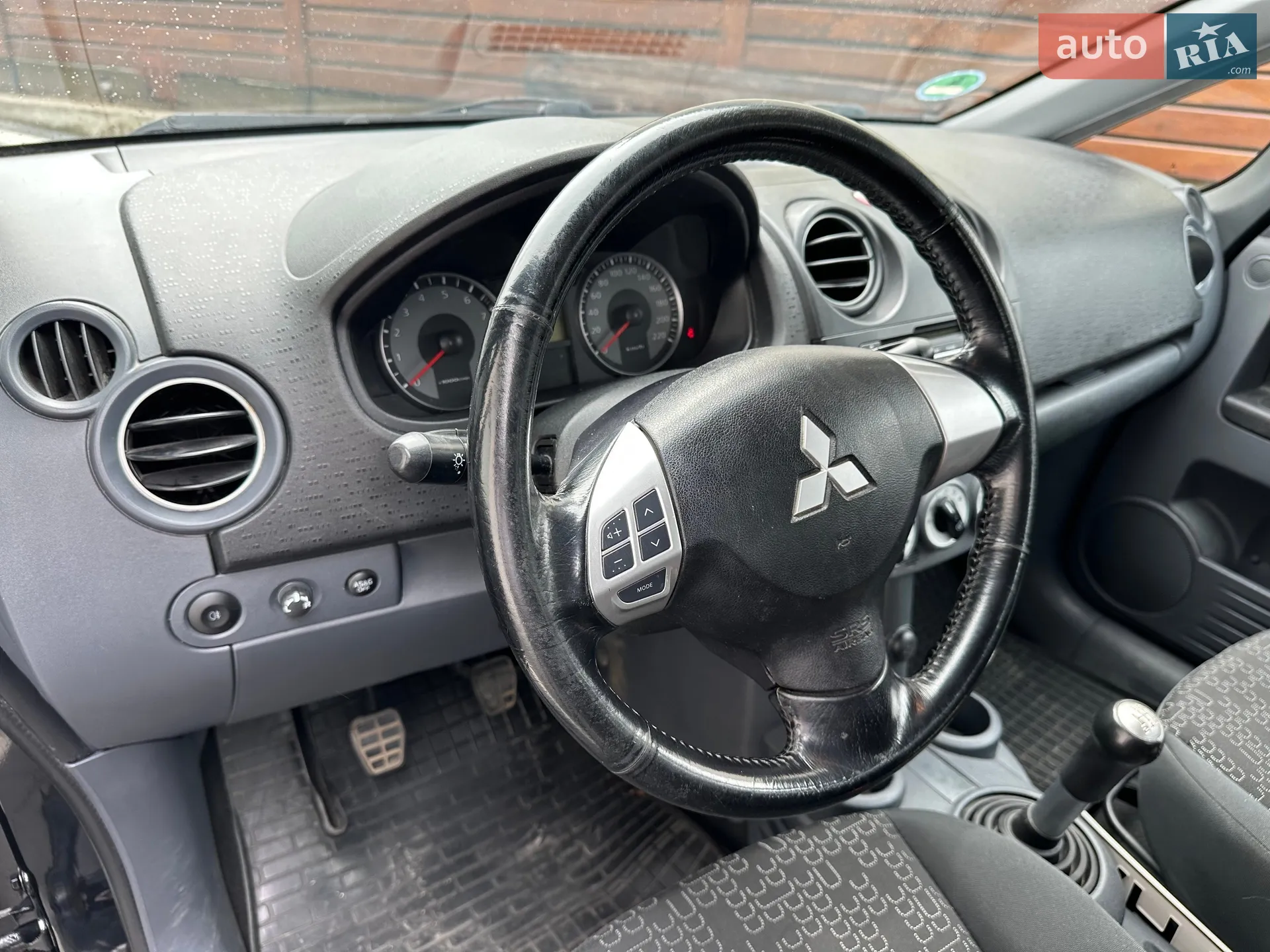 2011 Mitsubishi Colt - мініатюра 20