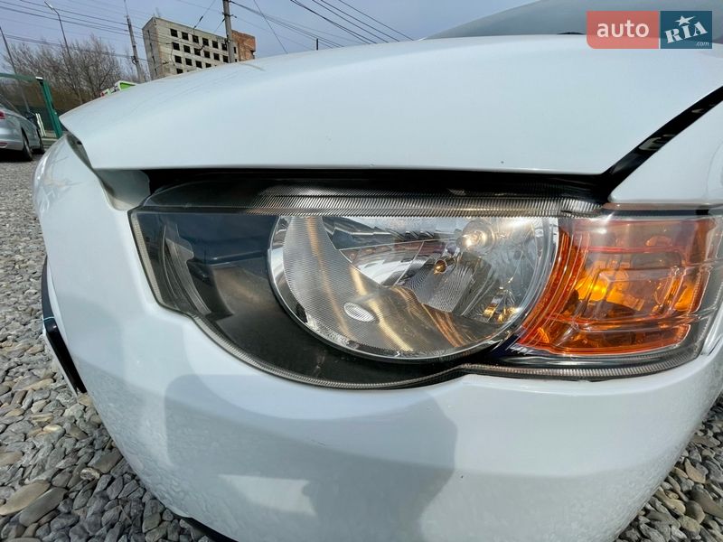 Хэтчбек Mitsubishi Colt 2012 в Черновцах