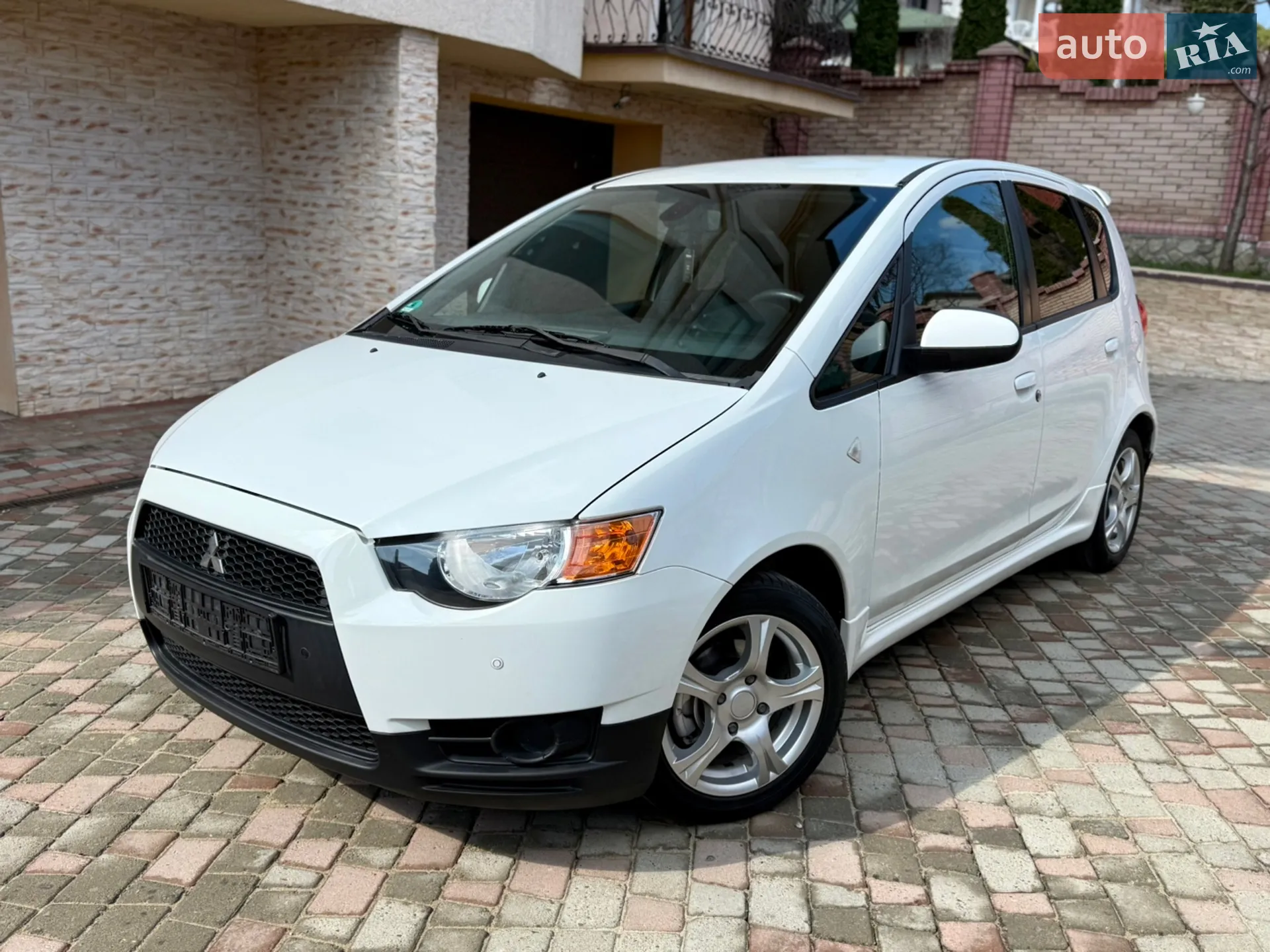 2010 Mitsubishi Colt - мініатюра 2