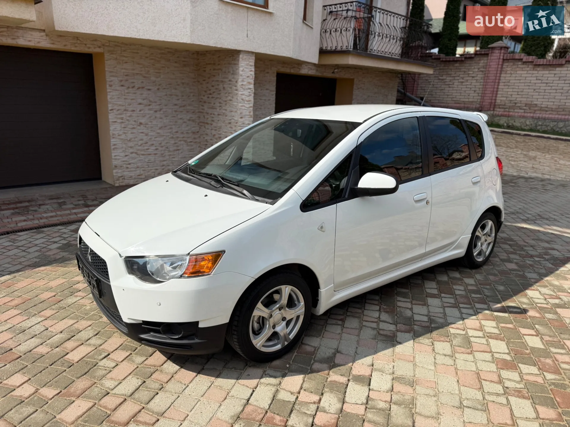2010 Mitsubishi Colt - мініатюра 14