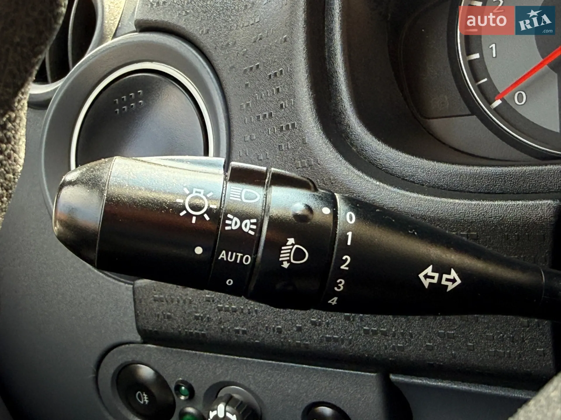 2010 Mitsubishi Colt - мініатюра 27