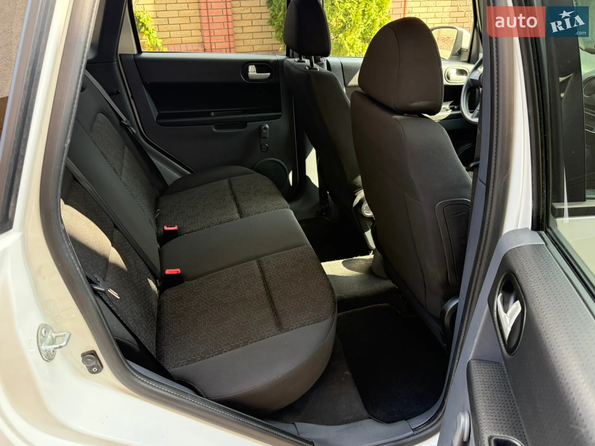 2010 Mitsubishi Colt - мініатюра 30