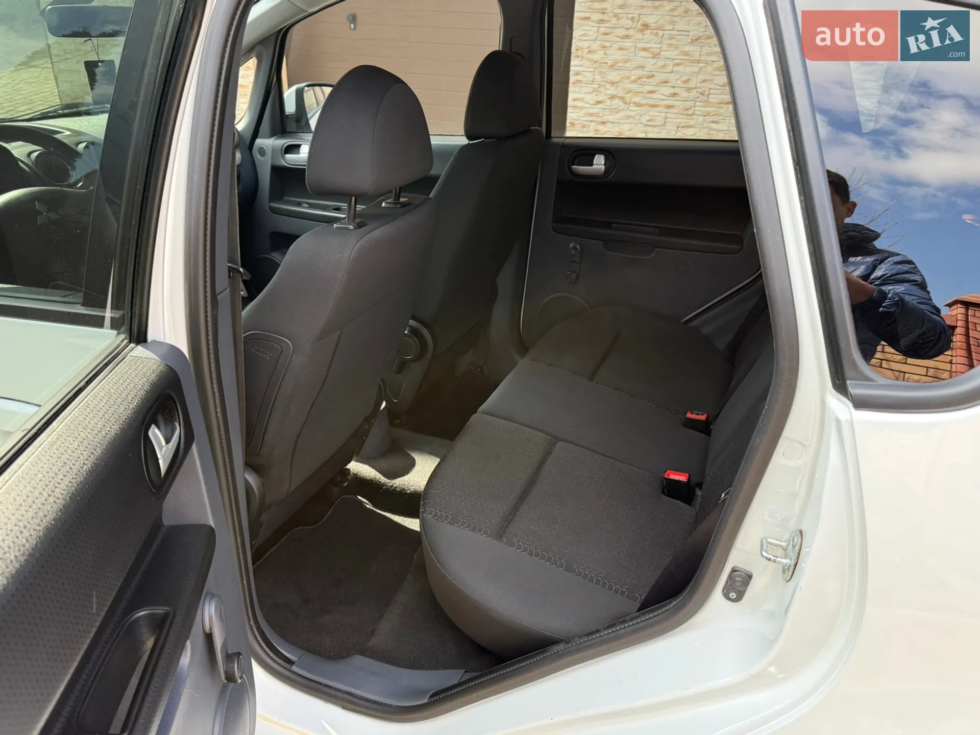 2010 Mitsubishi Colt - мініатюра 31