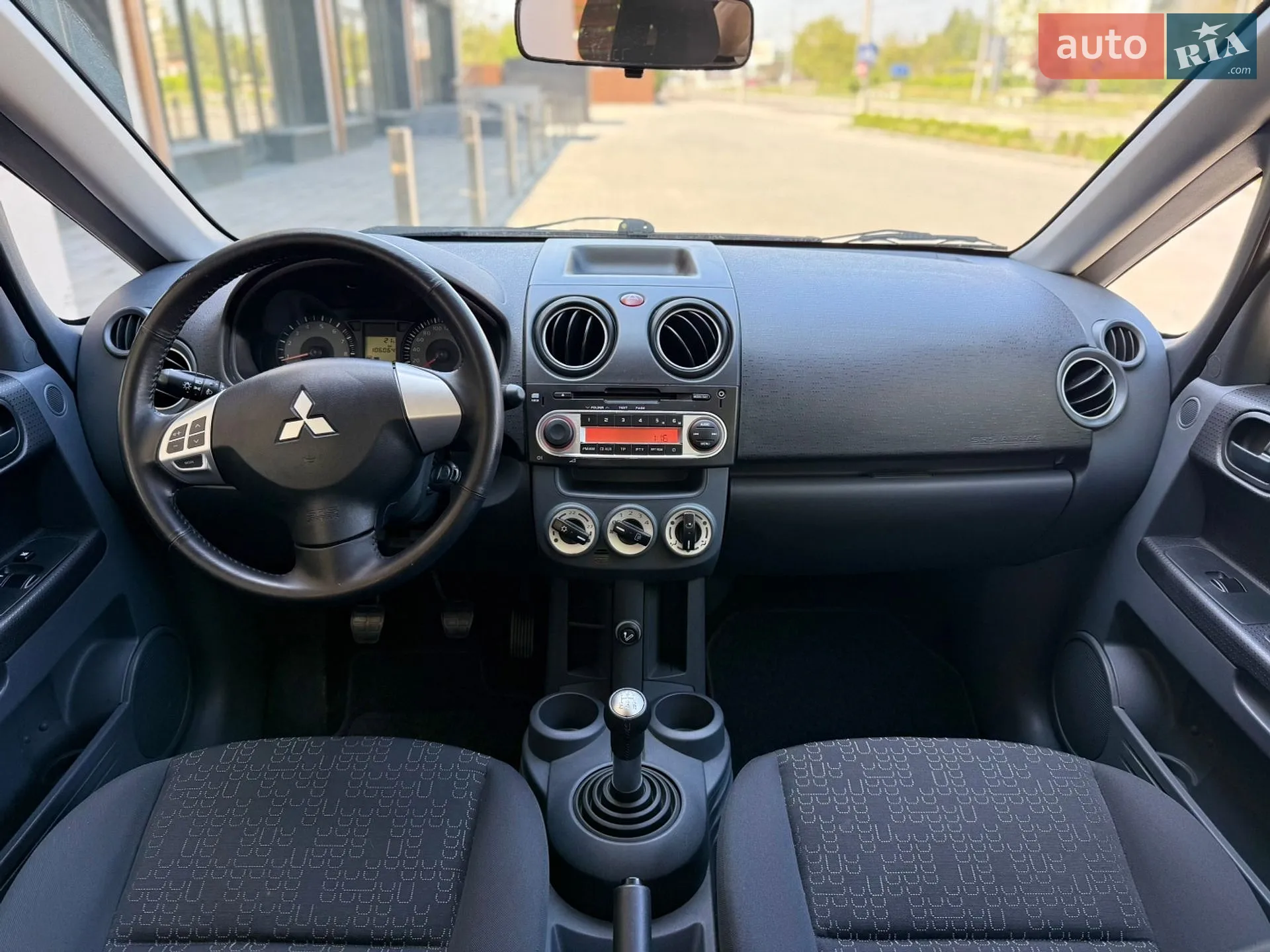2010 Mitsubishi Colt - мініатюра 13