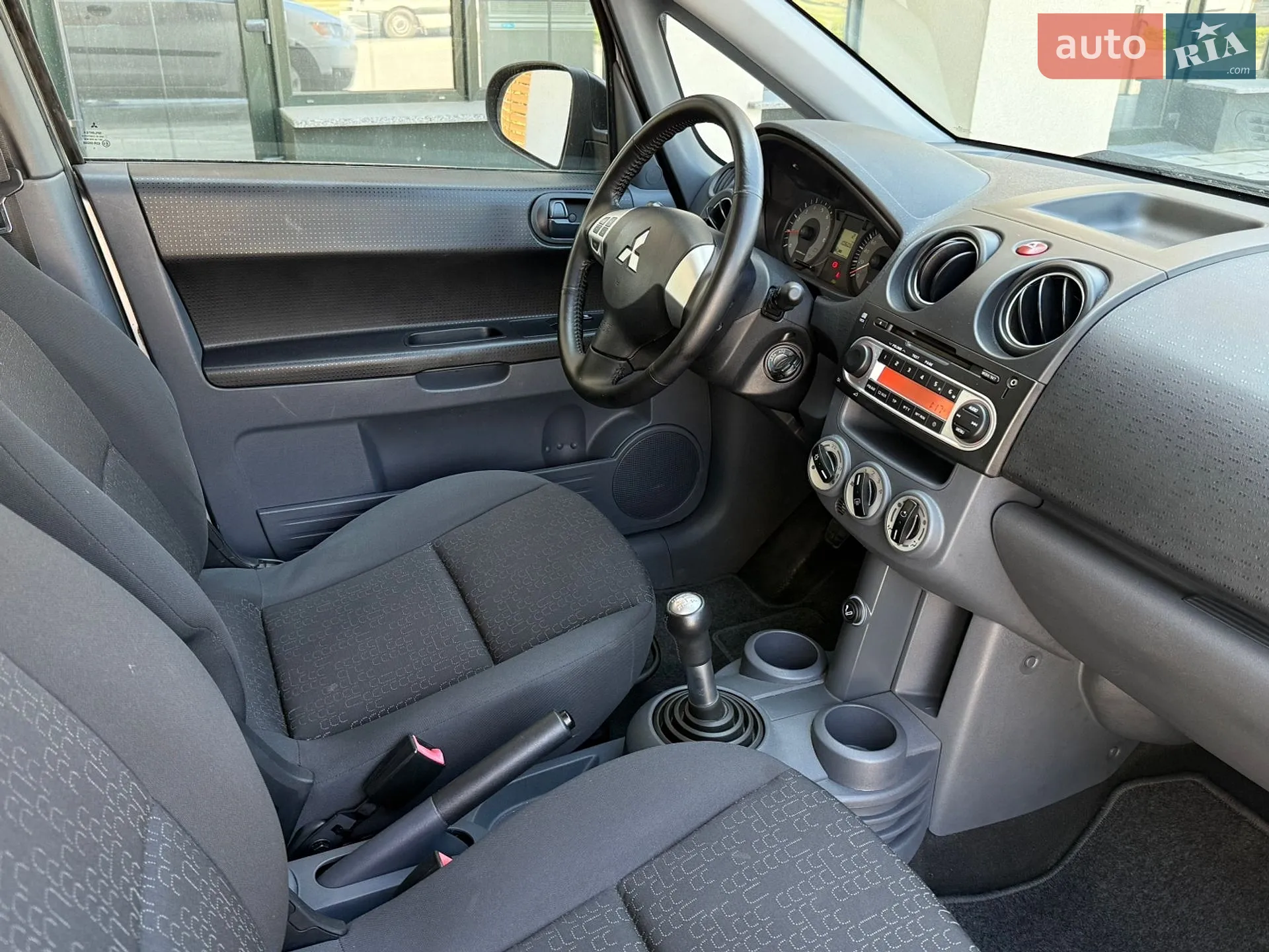 2010 Mitsubishi Colt - мініатюра 23