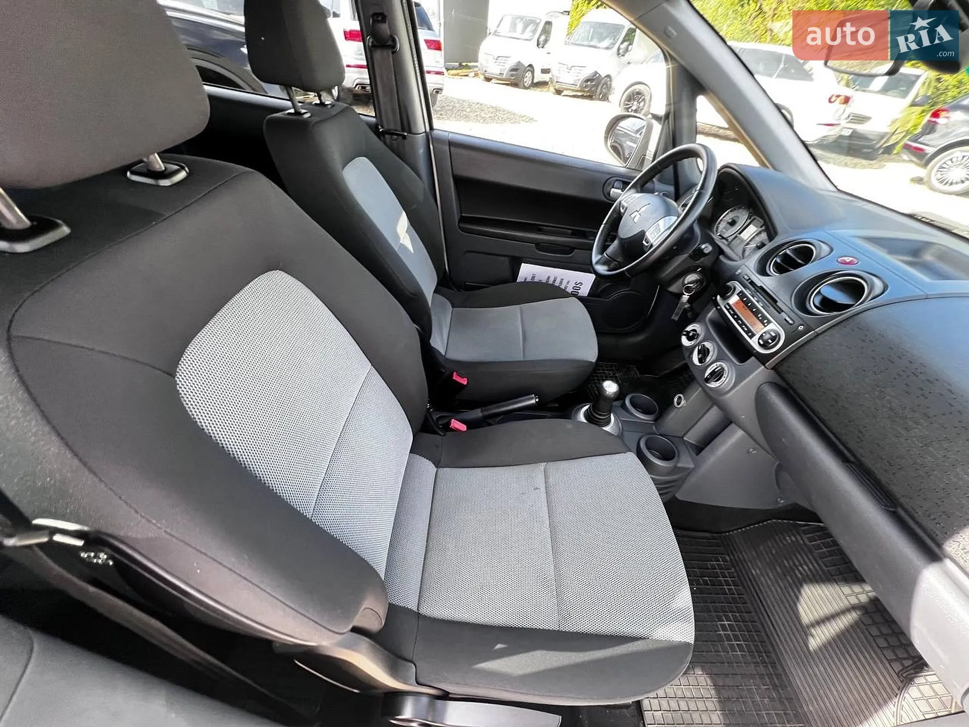 2012 Mitsubishi Colt - мініатюра 43