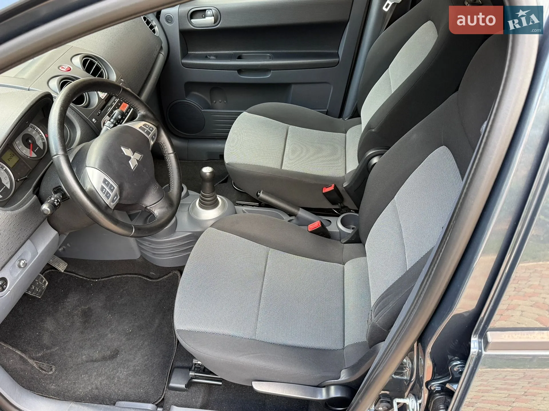 2012 Mitsubishi Colt - мініатюра 25