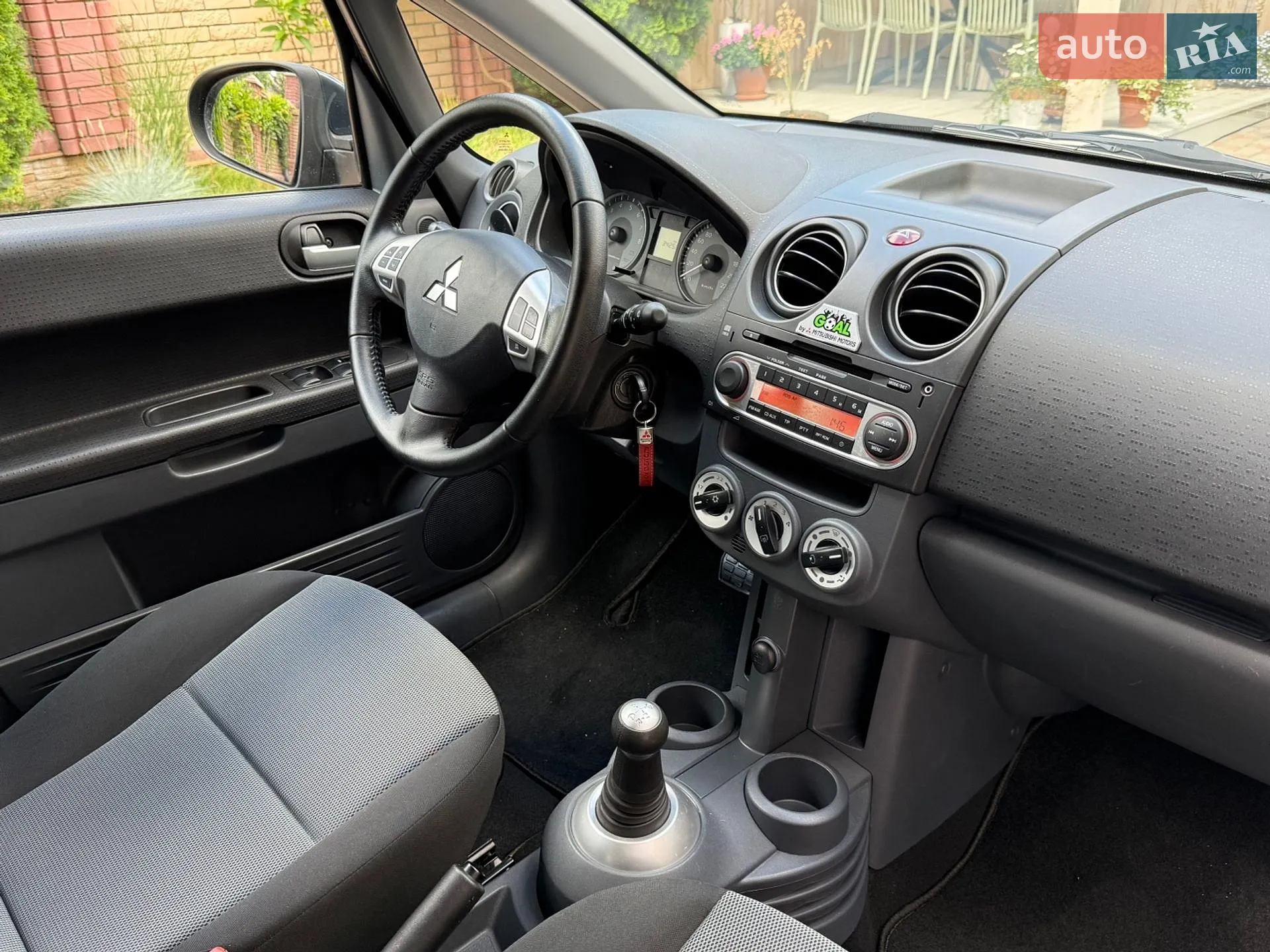 2012 Mitsubishi Colt - мініатюра 27