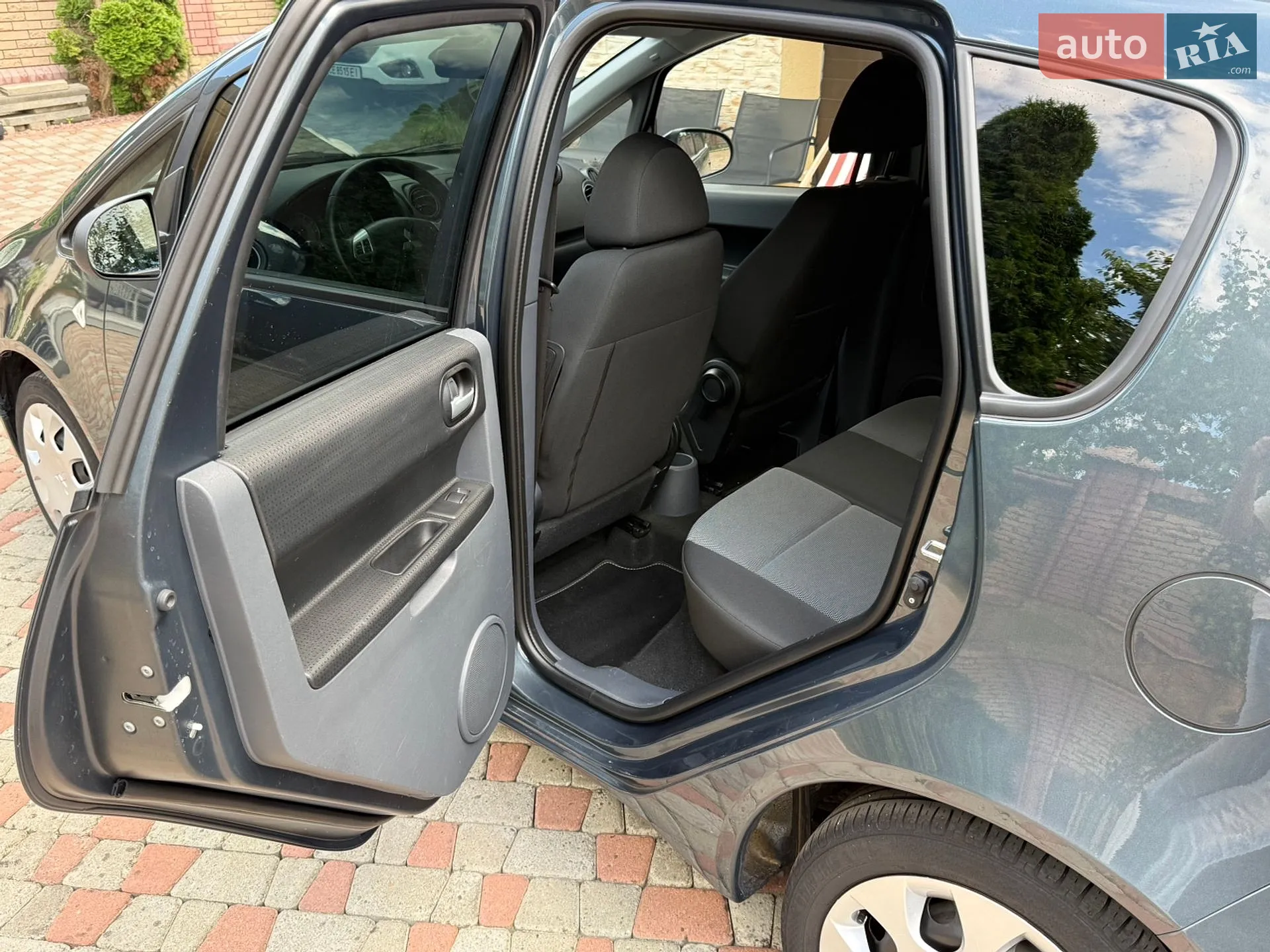 2012 Mitsubishi Colt - мініатюра 33