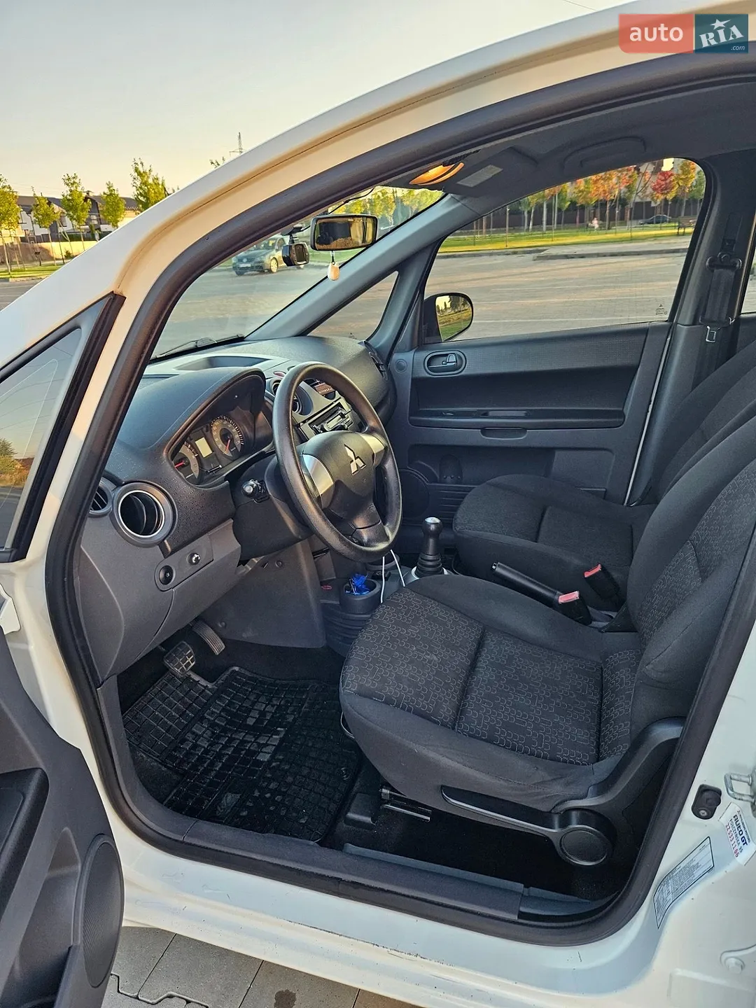 2011 Mitsubishi Colt - мініатюра 8