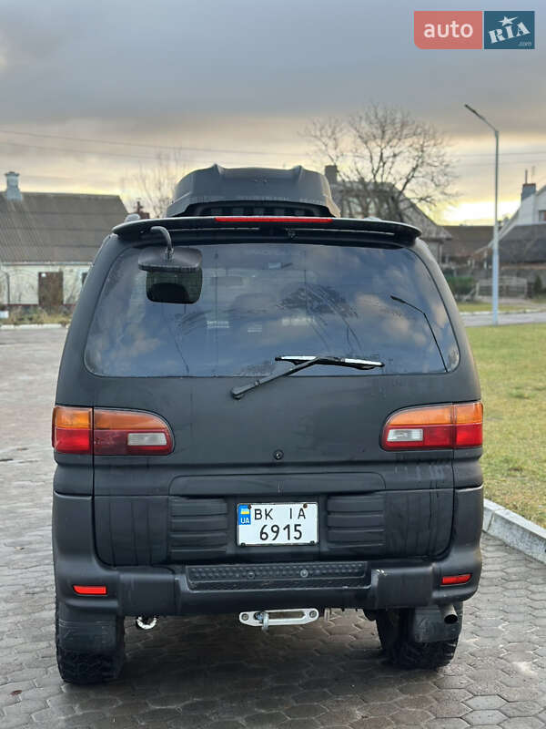 Минивэн Mitsubishi Delica 2001 в Ровно
