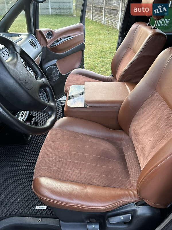 Минивэн Mitsubishi Delica 2001 в Ровно