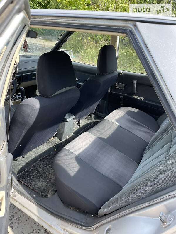 Седан Mitsubishi Galant 1988 в Вараше