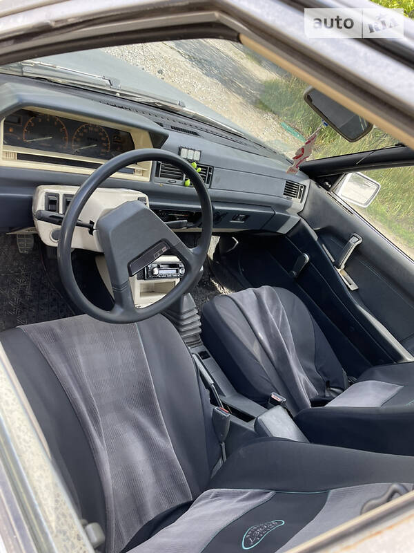 Седан Mitsubishi Galant 1988 в Вараше