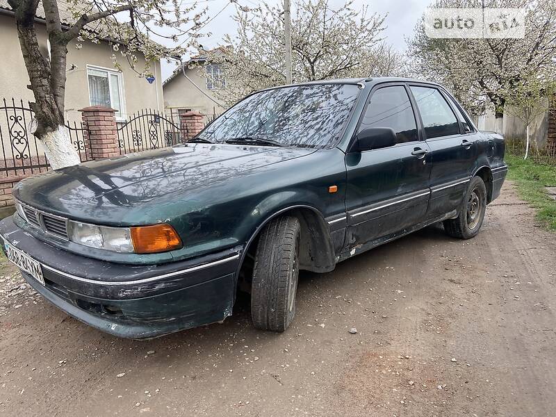 Седан Mitsubishi Galant 1989 в Залещиках