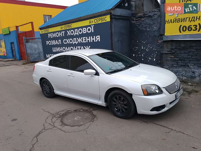 Седан Mitsubishi Galant 2010 в Киеве