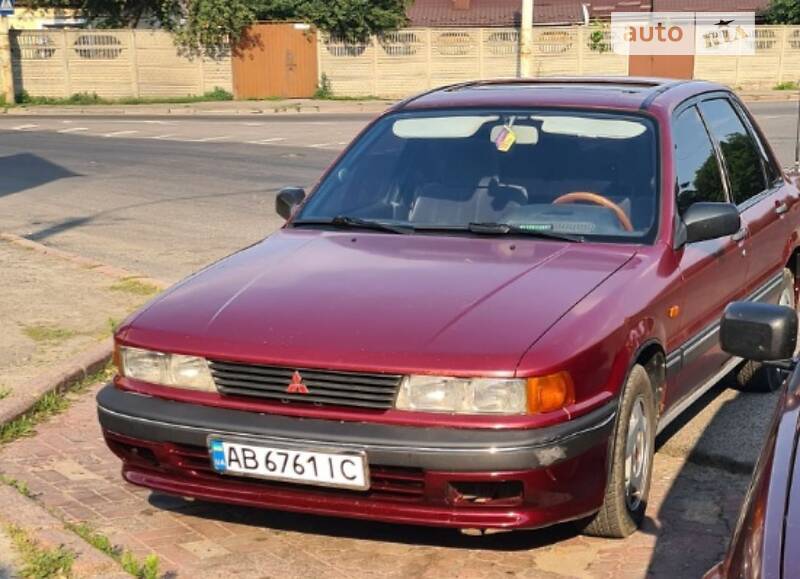 Седан Mitsubishi Galant 1989 в Луцьку