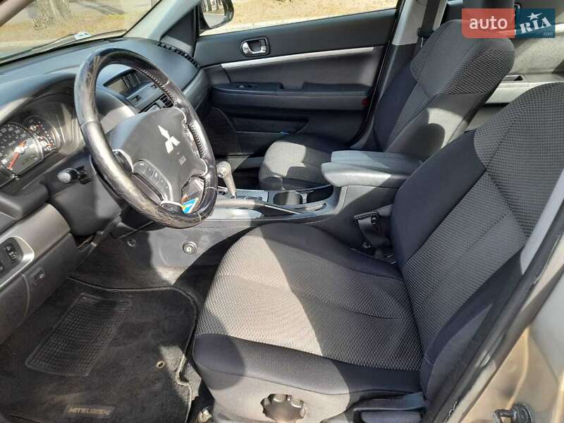 Седан Mitsubishi Galant 2008 в Черкассах