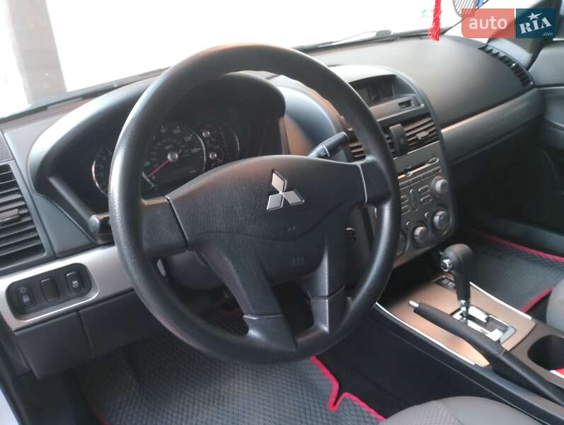 Седан Mitsubishi Galant 2010 в Киеве
