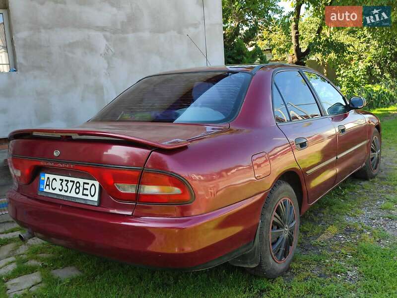 Седан Mitsubishi Galant 1995 в Володимирі