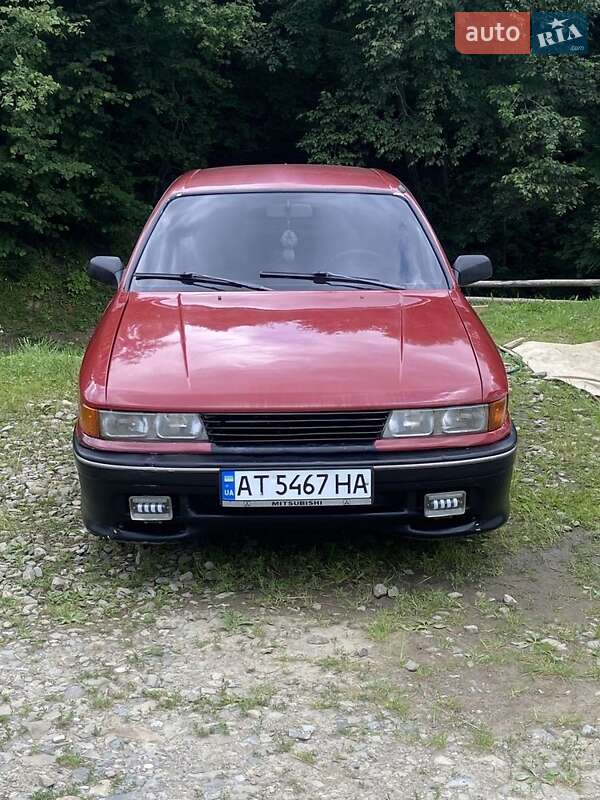 Седан Mitsubishi Galant 1990 в Верховині