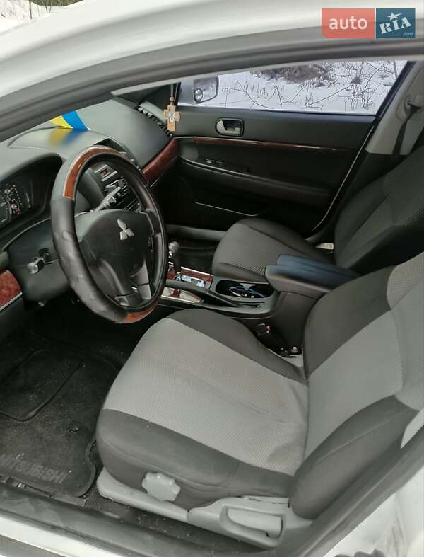 Седан Mitsubishi Galant 2011 в Киеве