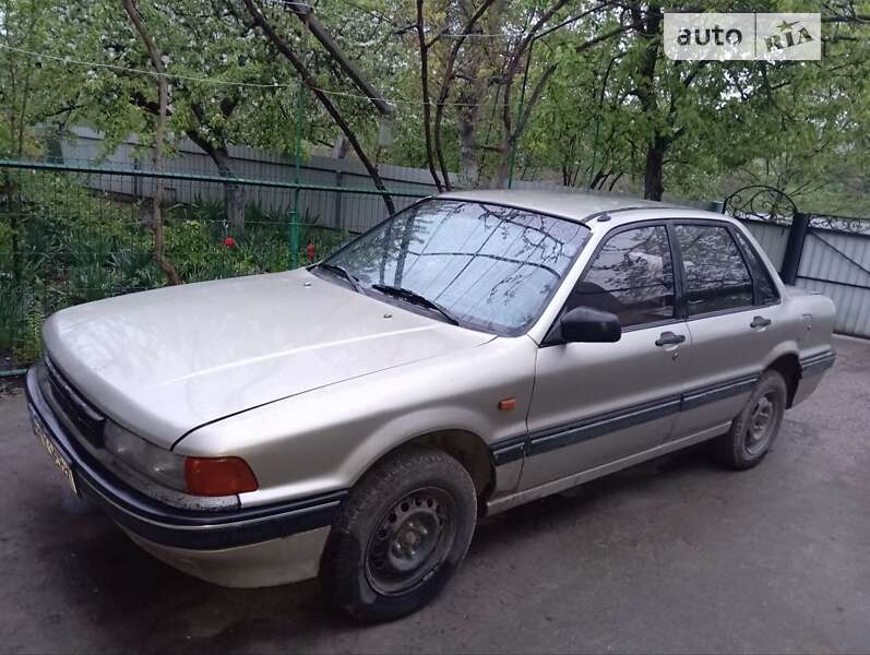 Седан Mitsubishi Galant 1988 в Кам'янець-Подільському
