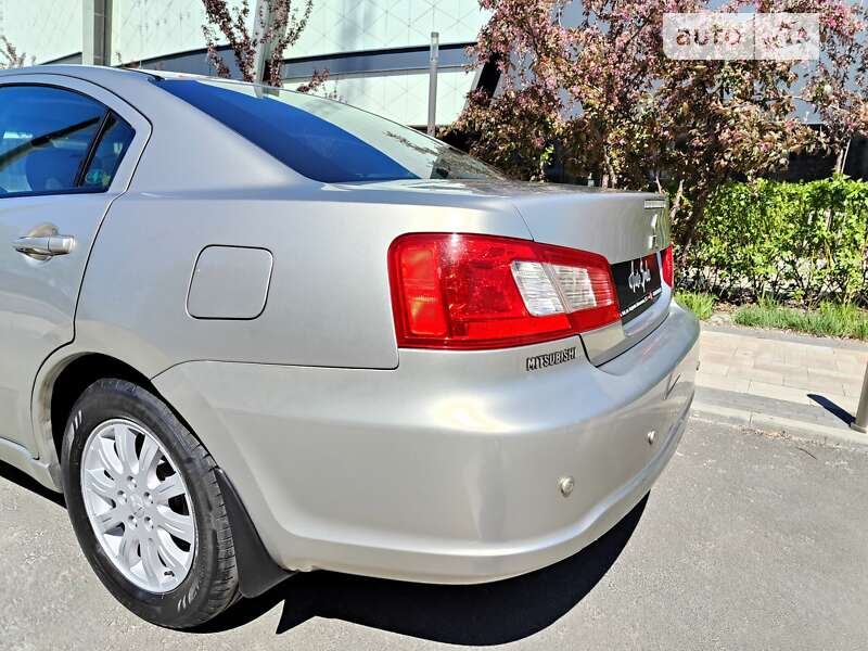 Седан Mitsubishi Galant 2008 в Киеве