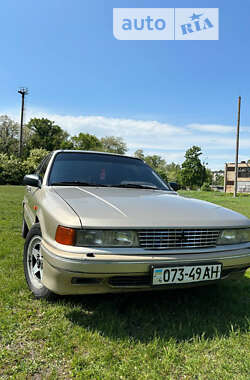 Седан Mitsubishi Galant 1988 в Желтых Водах