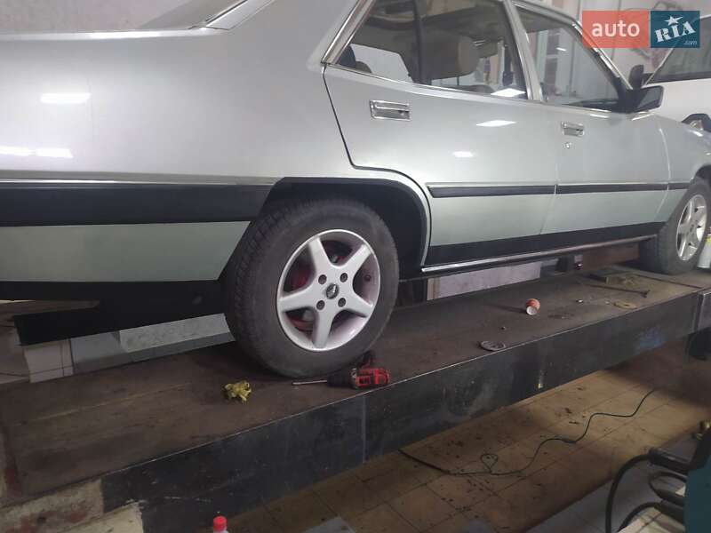 Седан Mitsubishi Galant 1981 в Барановке