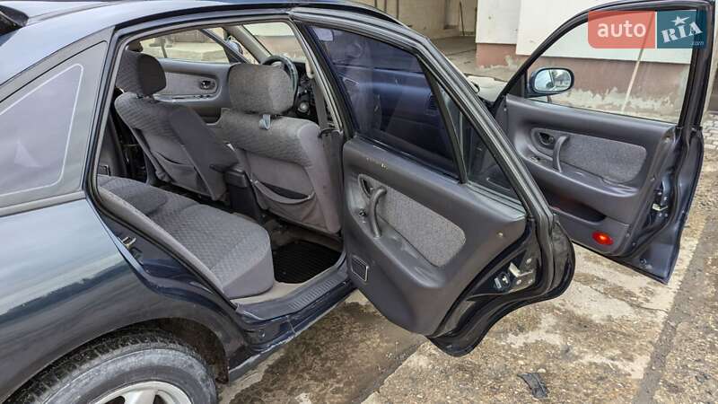 Ліфтбек Mitsubishi Galant 1993 в Шумську