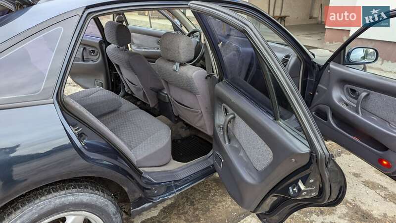 Ліфтбек Mitsubishi Galant 1993 в Шумську